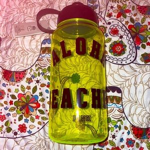 💚💦 VS PINK Vintage Water Bottle 💦 💚